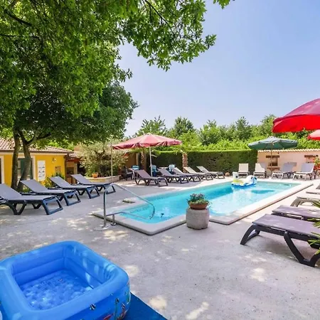 In With Terrace, Air Conditioning, W-lan, Washing Machine 4928-11 Vikendica