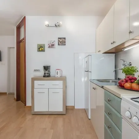 In With Terrace, Air Conditioning, W-lan, Washing Machine 4928-11 Vikendica Porec