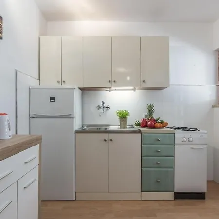 Vikendica In With Terrace, Air Conditioning, W-lan, Washing Machine 4928-11 Porec