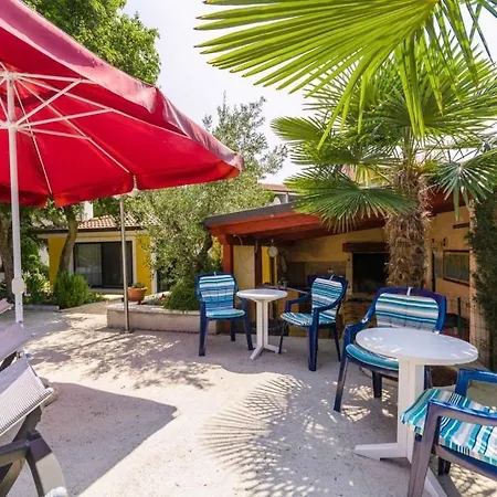 In With Terrace, Air Conditioning, W-lan, Washing Machine 4928-11 Vikendica