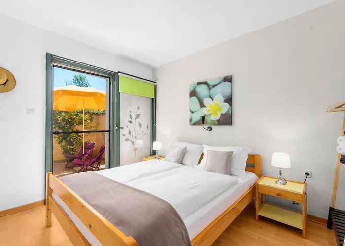 In With Terrace, Air Conditioning, W-lan, Washing Machine 4928-11 * Porec